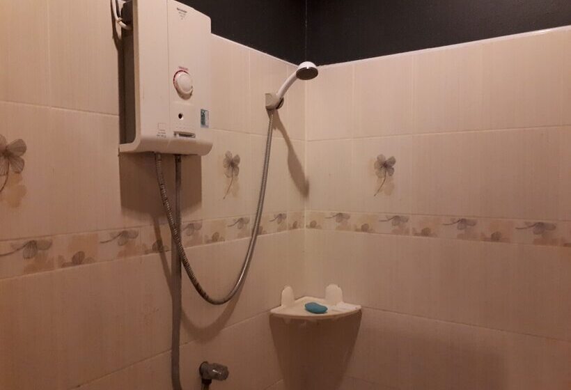 ホテル Baansuankamnun Montree