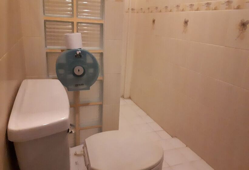 ホテル Baansuankamnun Montree