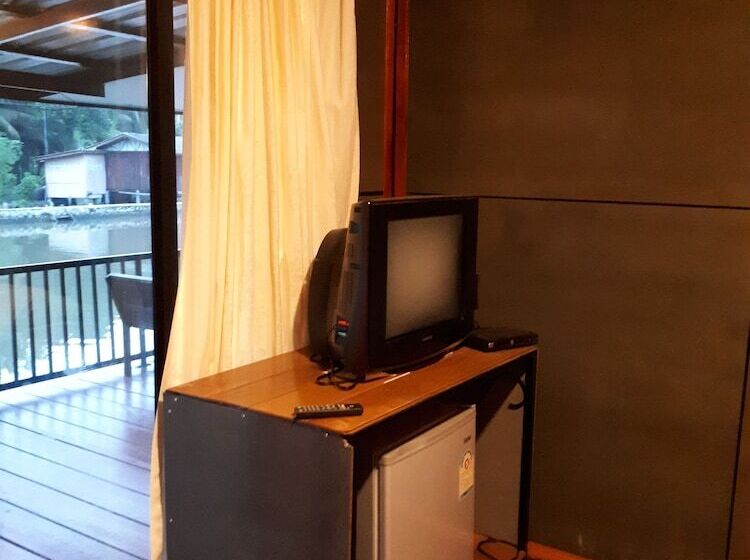 ホテル Baansuankamnun Montree