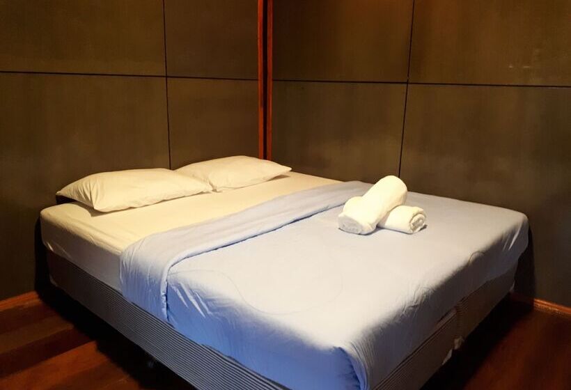 ホテル Baansuankamnun Montree