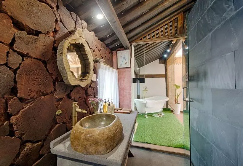 پانسیون Waterfall Boutique Inn