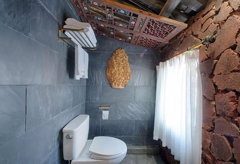 پانسیون Waterfall Boutique Inn