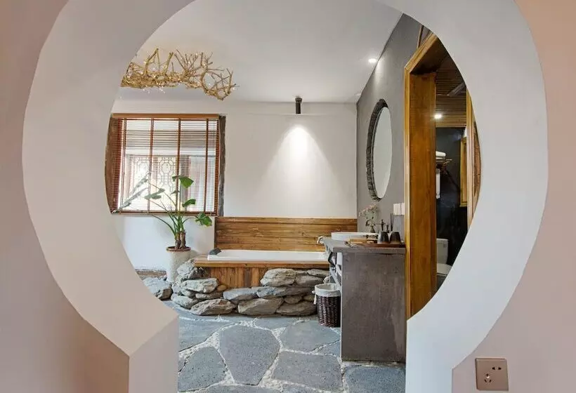 پانسیون Waterfall Boutique Inn