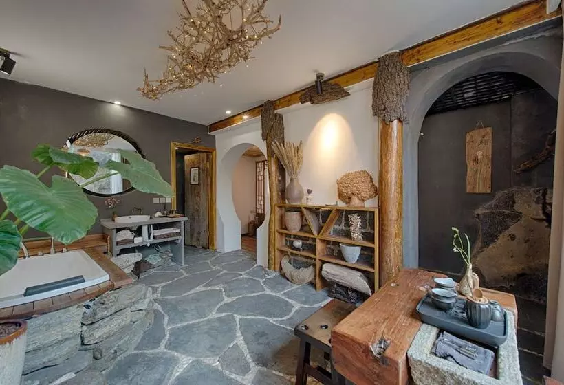 پانسیون Waterfall Boutique Inn