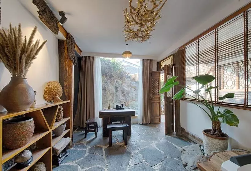 پانسیون Waterfall Boutique Inn