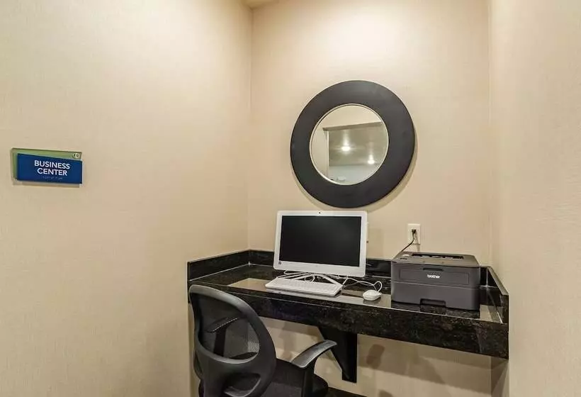 Hotelli Cobblestone Inn & Suites  Bridgeport