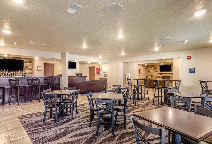 Hotel Cobblestone Inn & Suites  Bridgeport