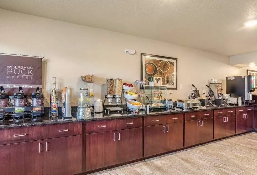 Hotelli Cobblestone Inn & Suites  Bridgeport