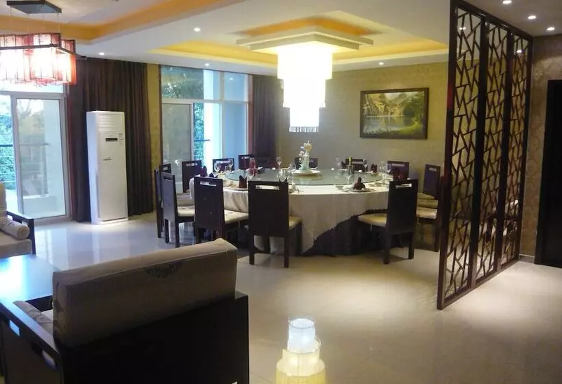 Kololo Courts Hotel And Restaurant Kampala