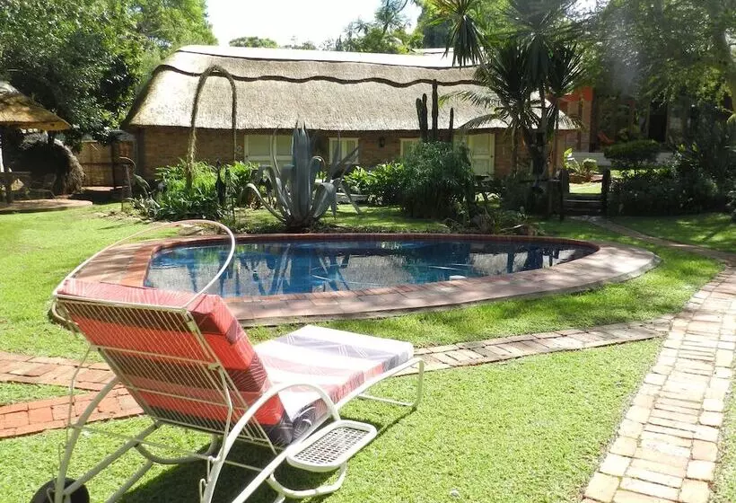 هتل Kutandara Lodges