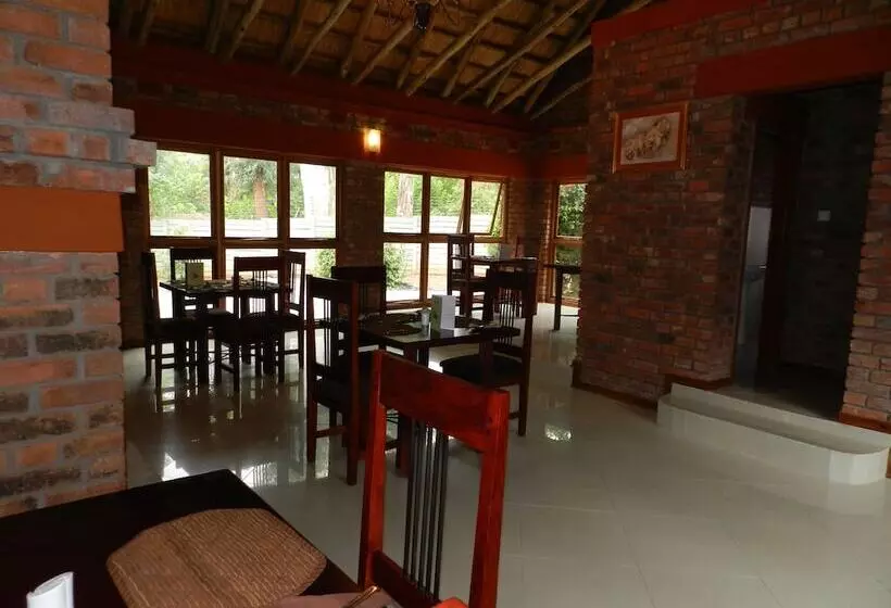 هتل Kutandara Lodges