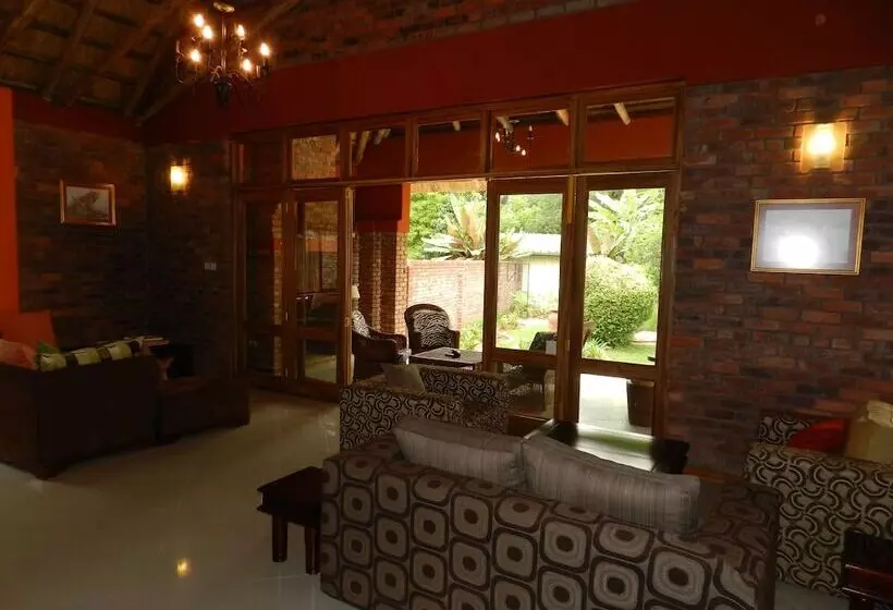 هتل Kutandara Lodges