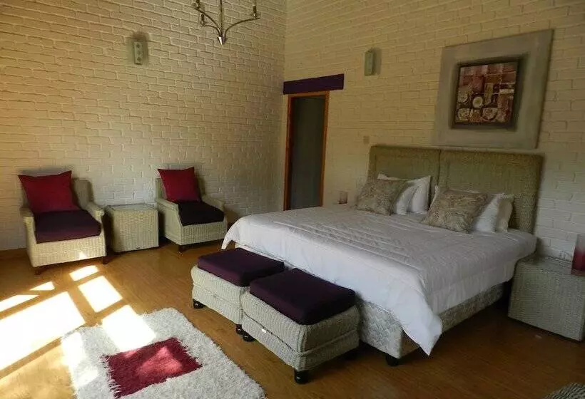 هتل Kutandara Lodges