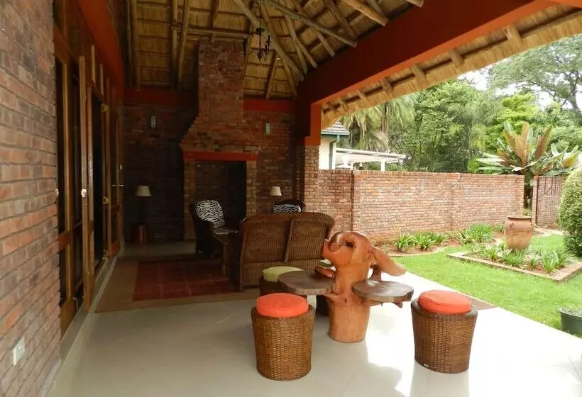 هتل Kutandara Lodges