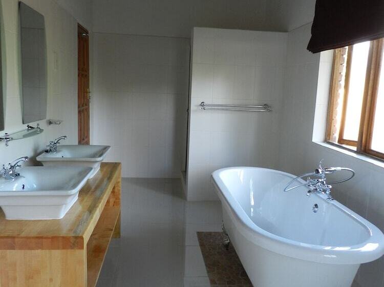 هتل Kutandara Lodges