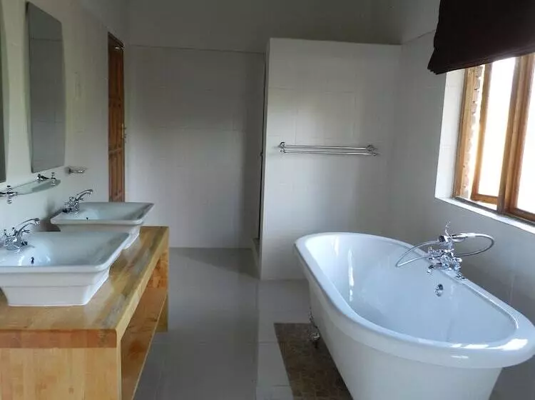 هتل Kutandara Lodges