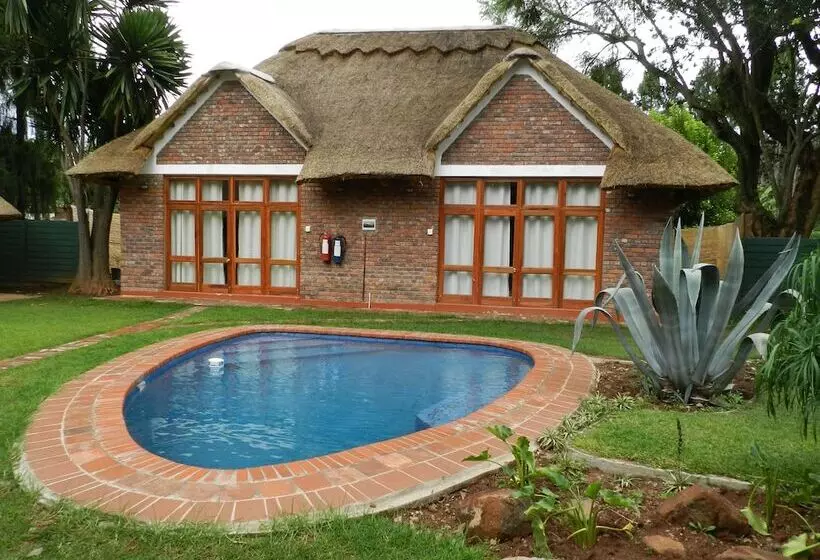 هتل Kutandara Lodges