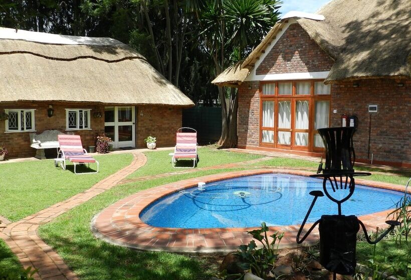 هتل Kutandara Lodges