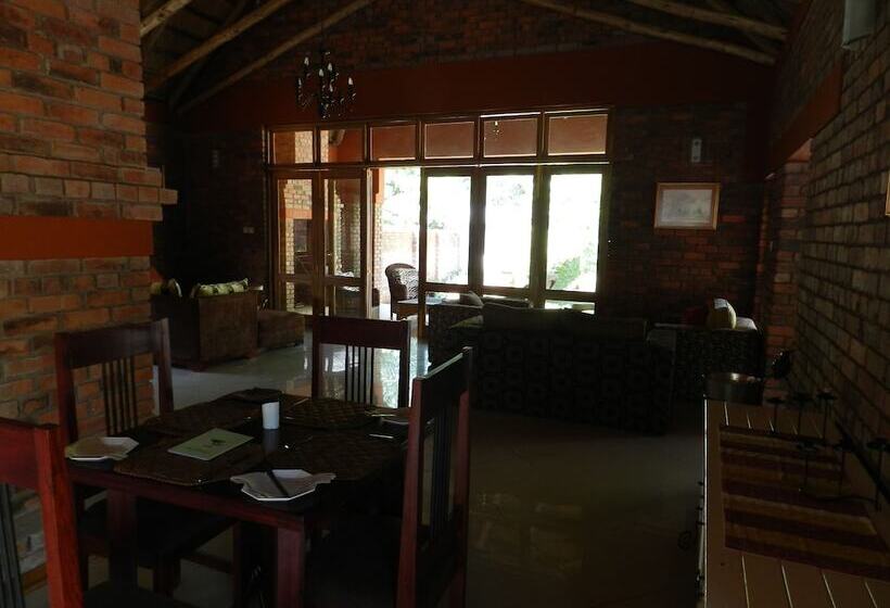 هتل Kutandara Lodges