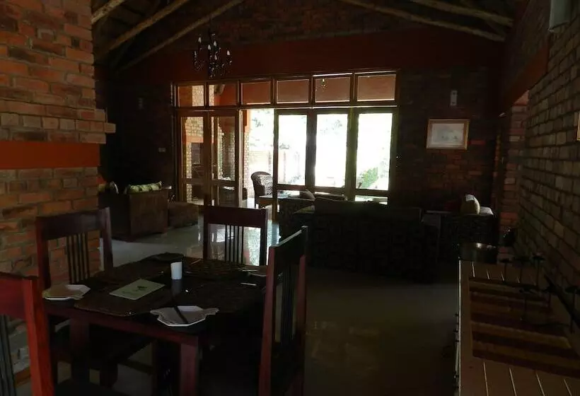هتل Kutandara Lodges