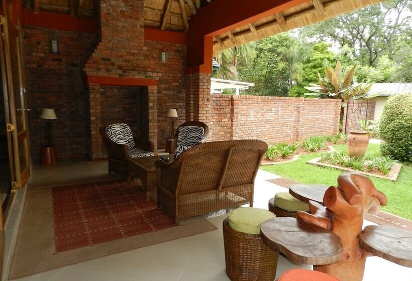 هتل Kutandara Lodges