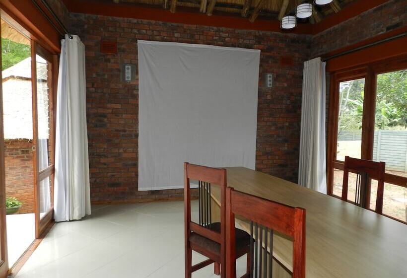 هتل Kutandara Lodges