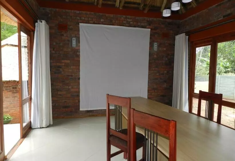 هتل Kutandara Lodges