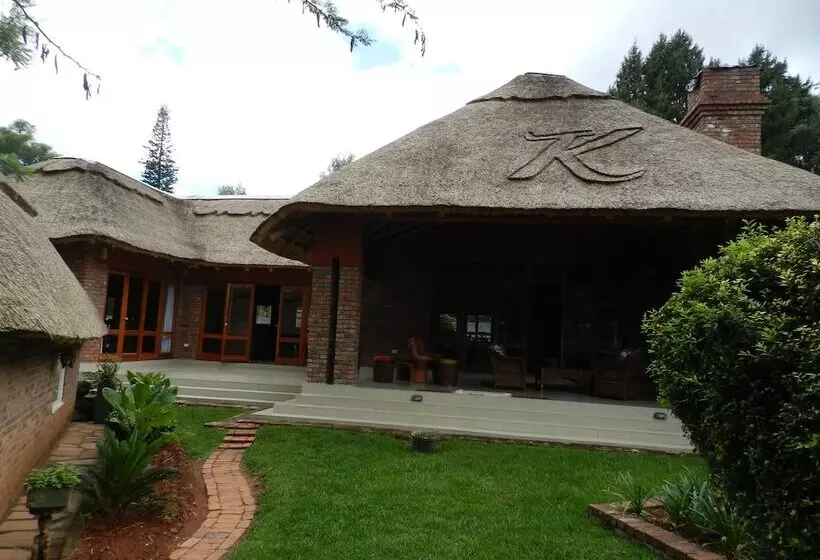 هتل Kutandara Lodges