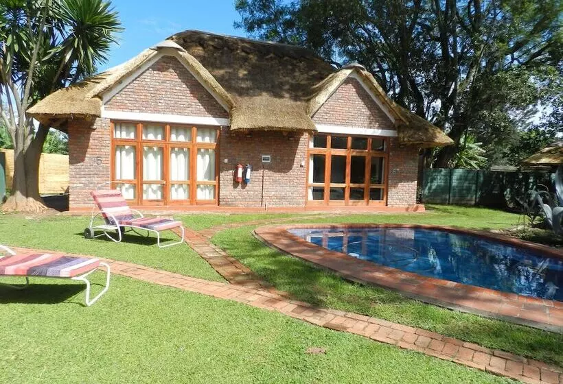 هتل Kutandara Lodges