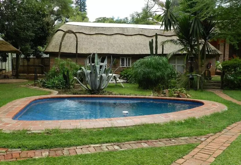 هتل Kutandara Lodges