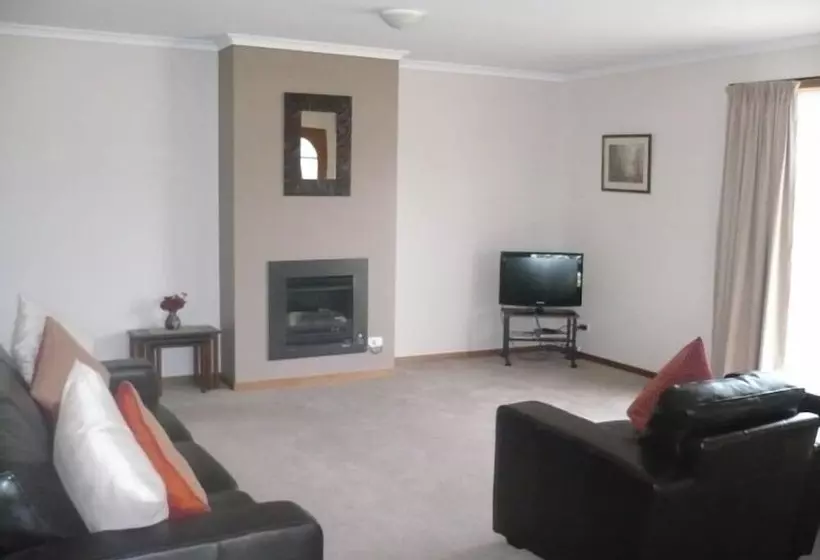 Parklake Holiday Units