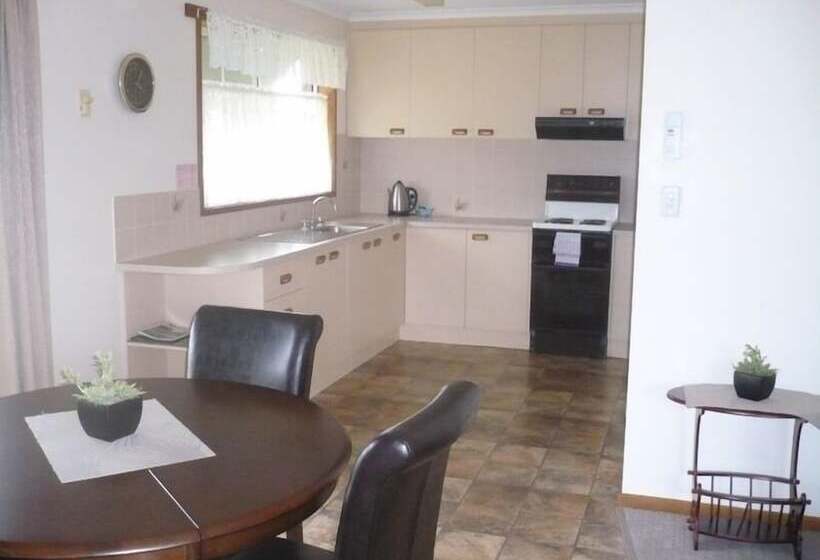 Parklake Holiday Units