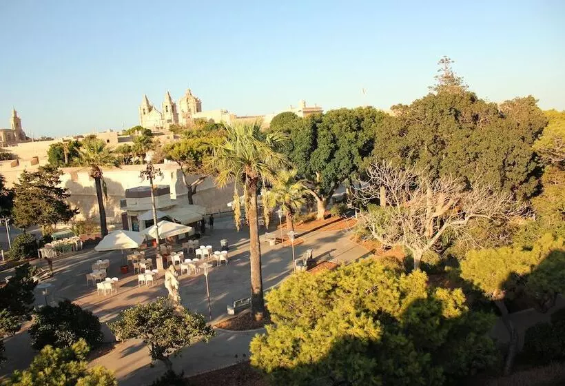 پانسیون Maleth Inn