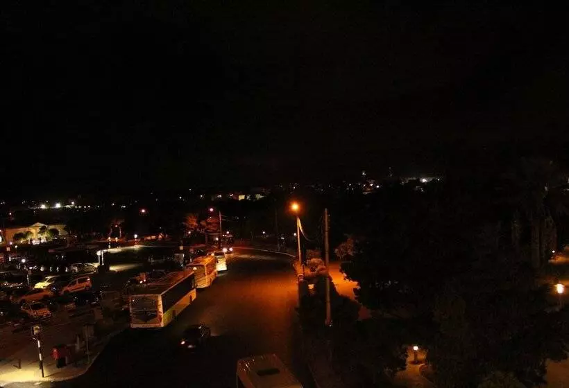 پانسیون Maleth Inn