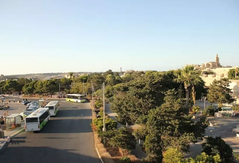 پانسیون Maleth Inn