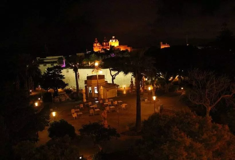 پانسیون Maleth Inn