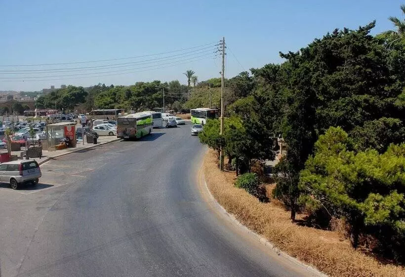 پانسیون Maleth Inn