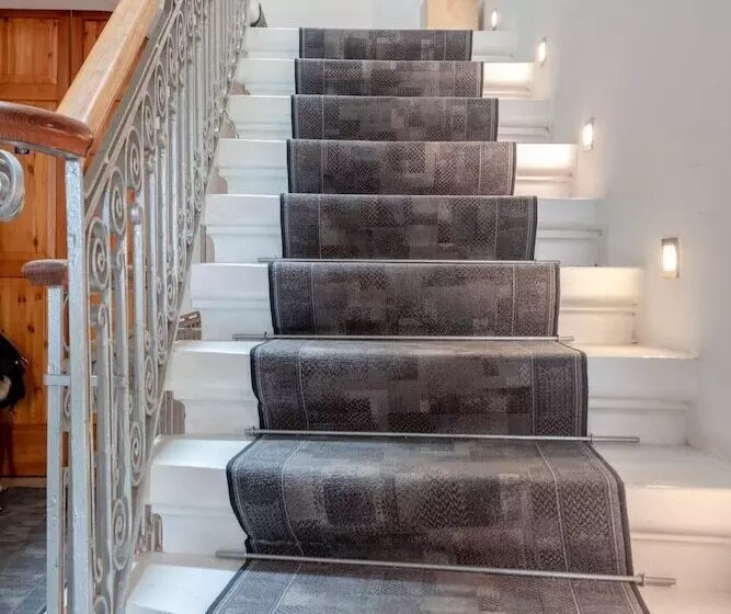 پانسیون Maleth Inn