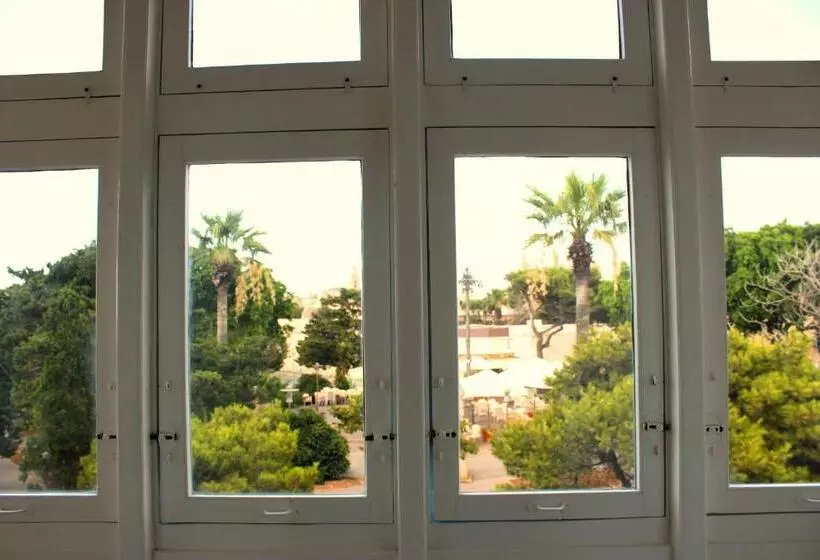 پانسیون Maleth Inn