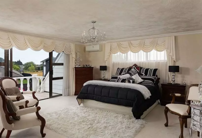 Regis Park B&b