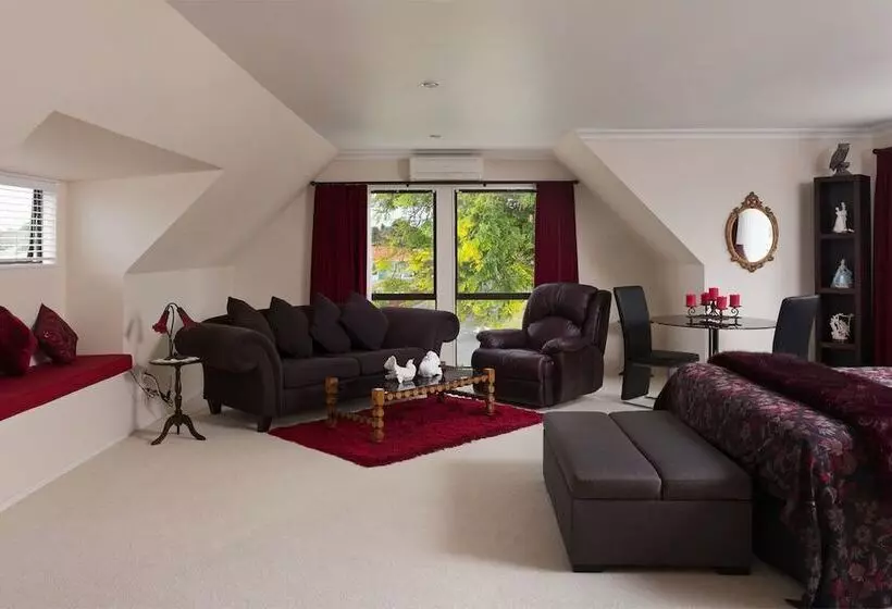 Regis Park B&b