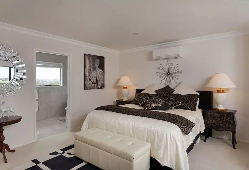 Regis Park B&b