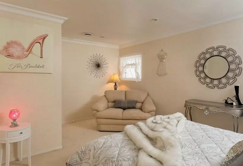 Regis Park B&b