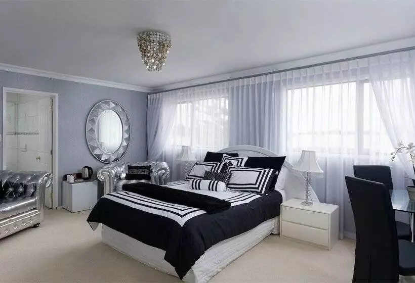 Regis Park B&b