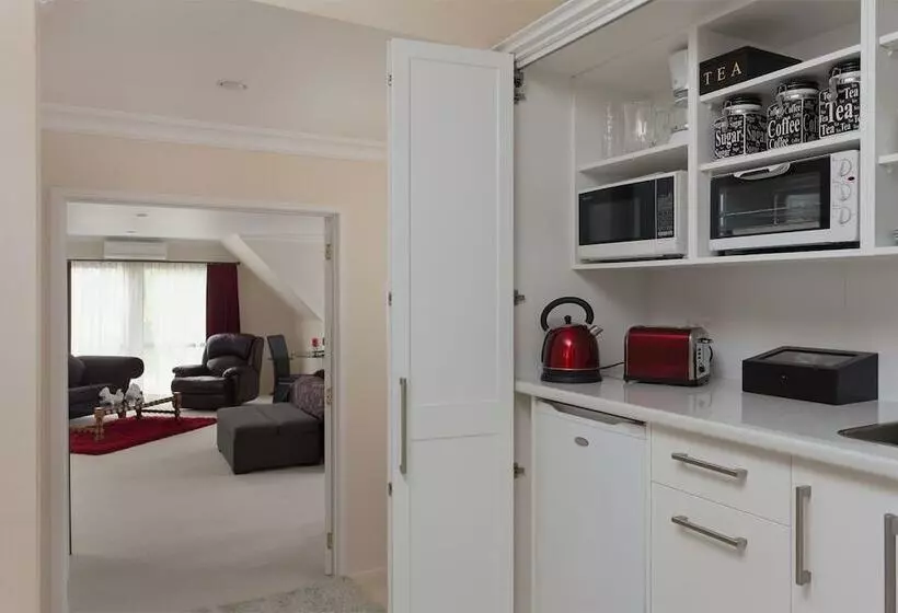 Regis Park B&b
