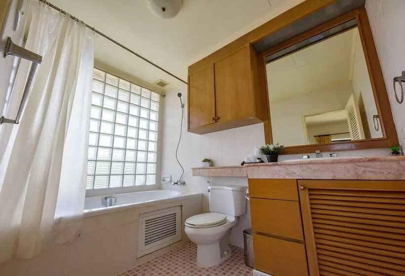 Seastar Hotel And Service Apartment