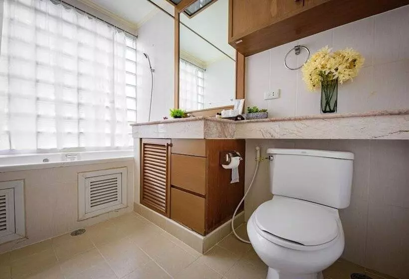Seastar Hotel And Service Apartment