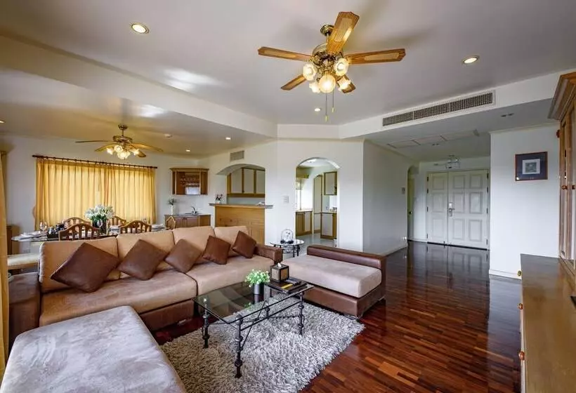 Seastar Hotel And Service Apartment
