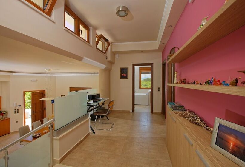 Cretan Vineyard Hill Villa Private Pool, Panoramic View, Beautiful Vineyard