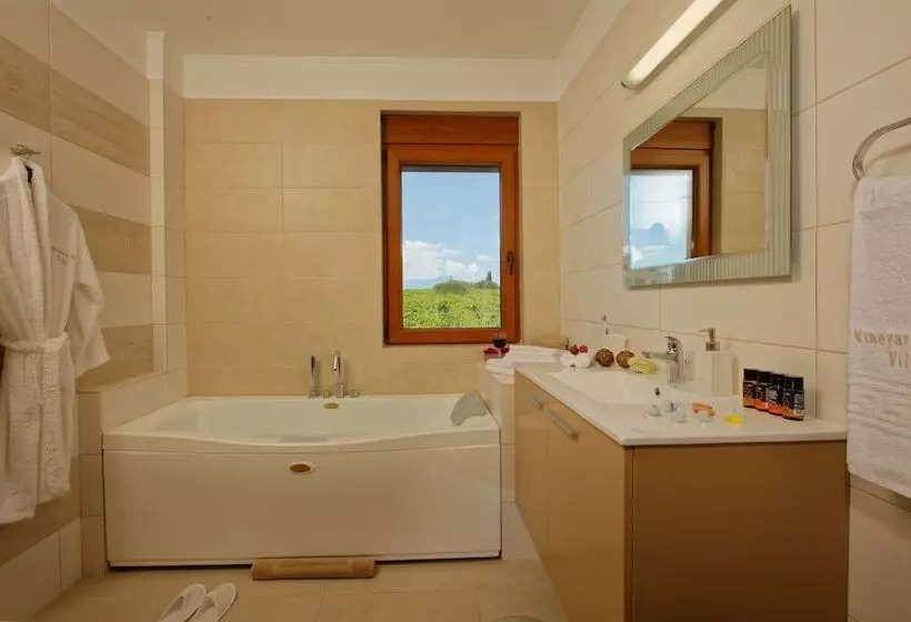 Cretan Vineyard Hill Villa Private Pool, Panoramic View, Beautiful Vineyard